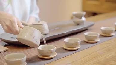 4K茶海陶瓷器皿茶艺分茶水视频的预览图